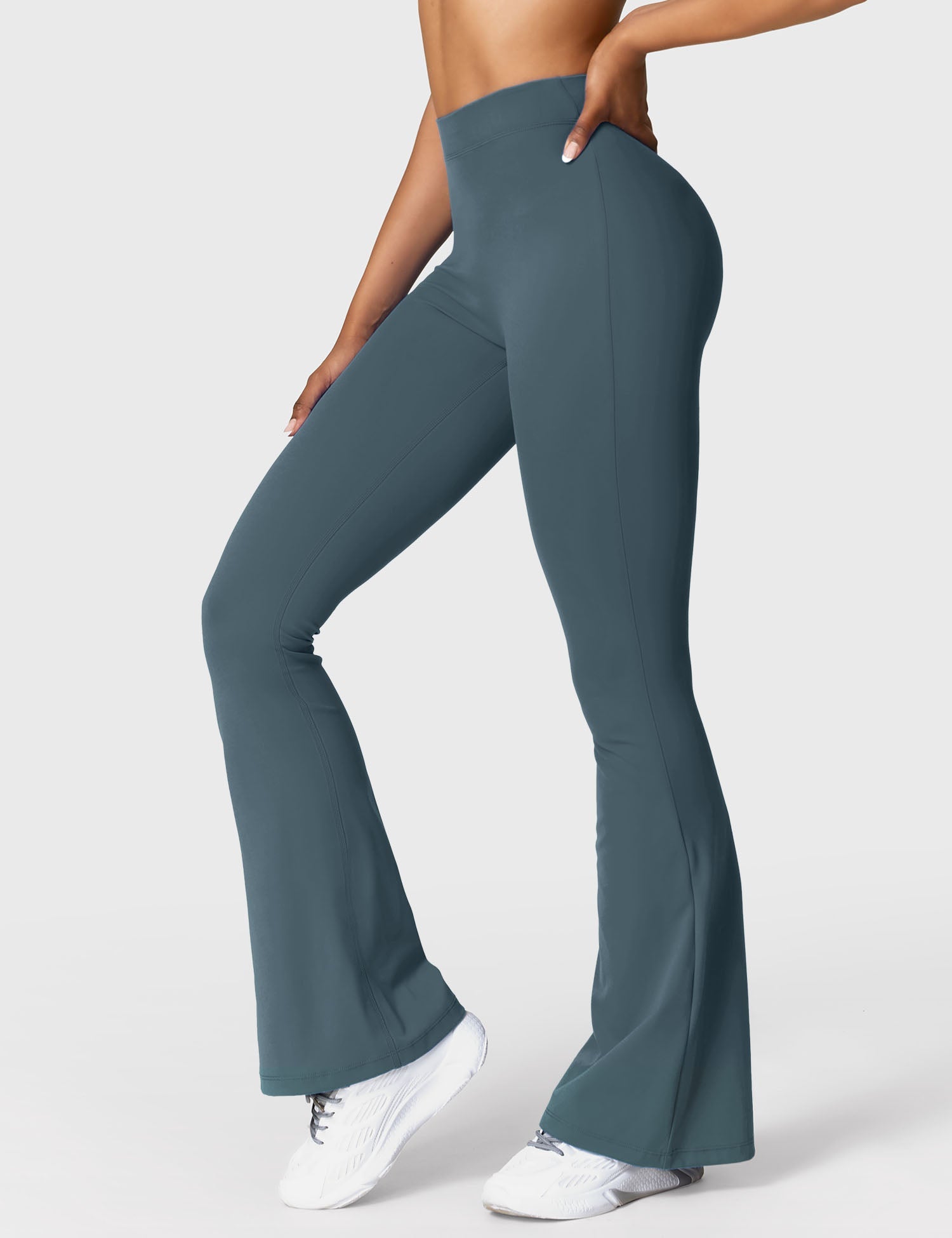 Yeoreo Daze V-back Flare Leggings