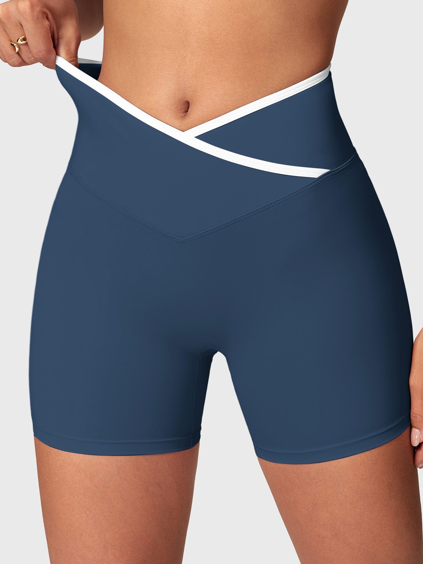 Yeoreo Alberta Contrast Trim Shorts