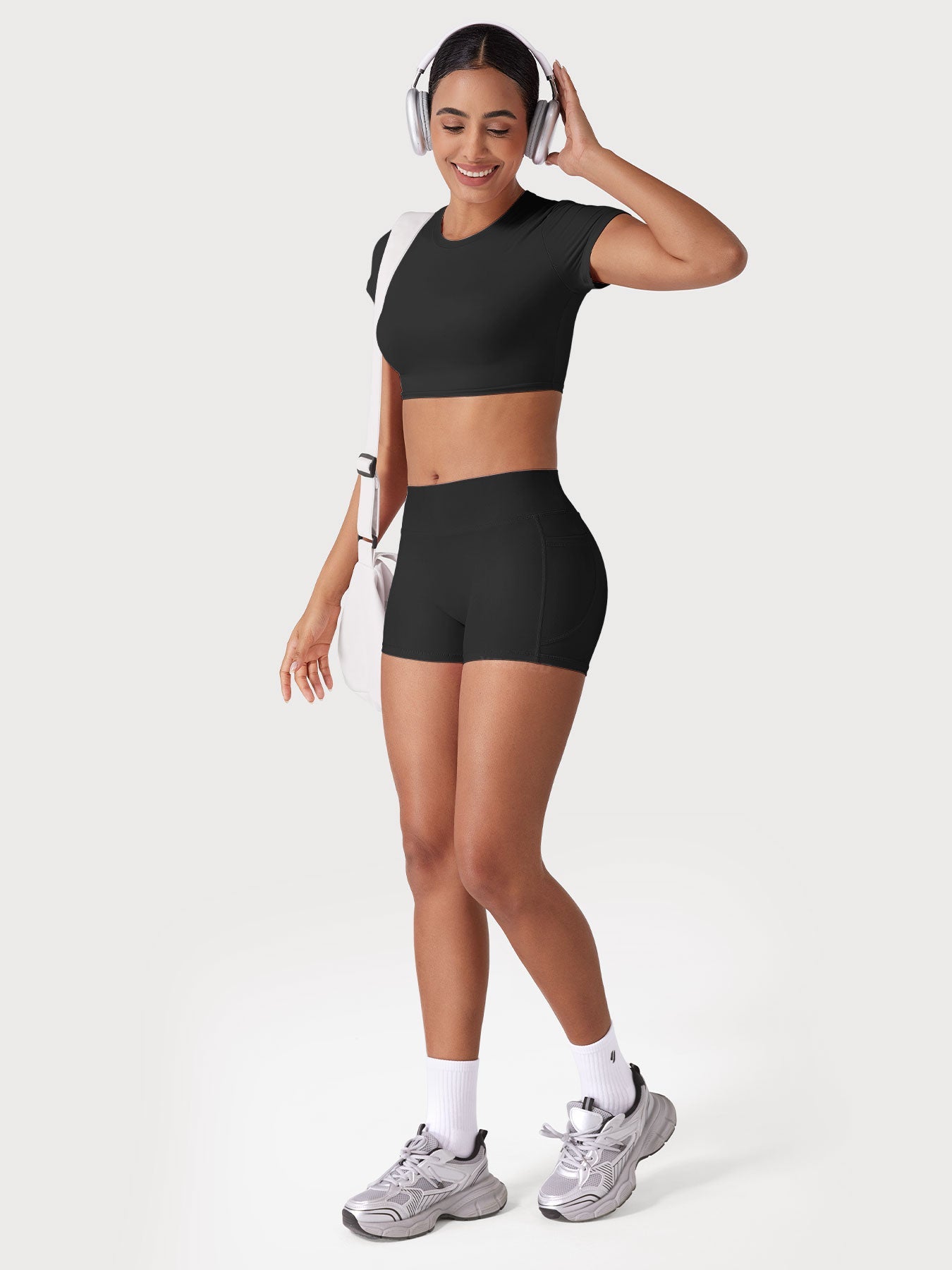 Yeoreo Eloiwen 3.6" Mid Rise Shorts with Pockets