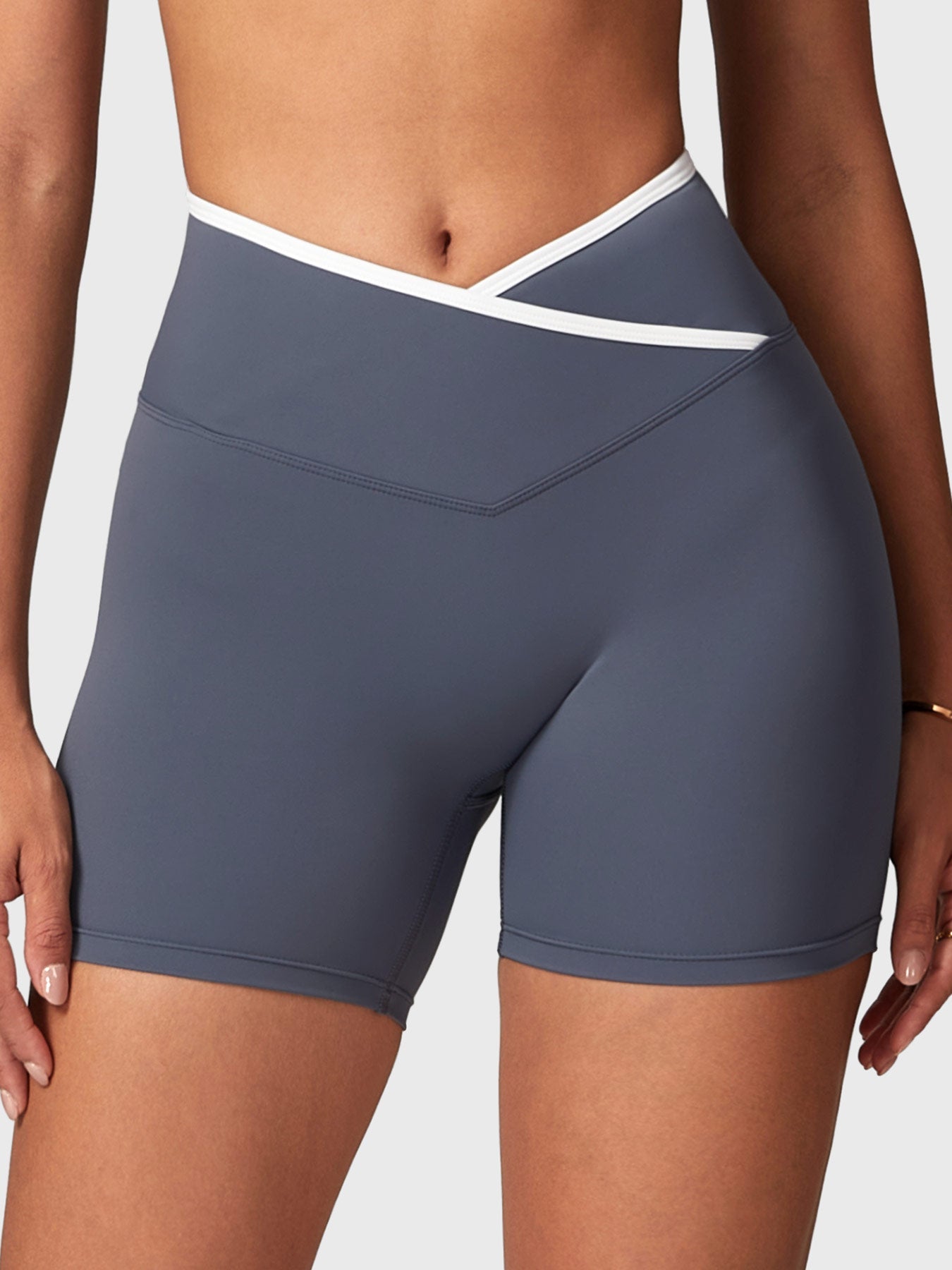 Yeoreo Alberta Contrast Trim Shorts