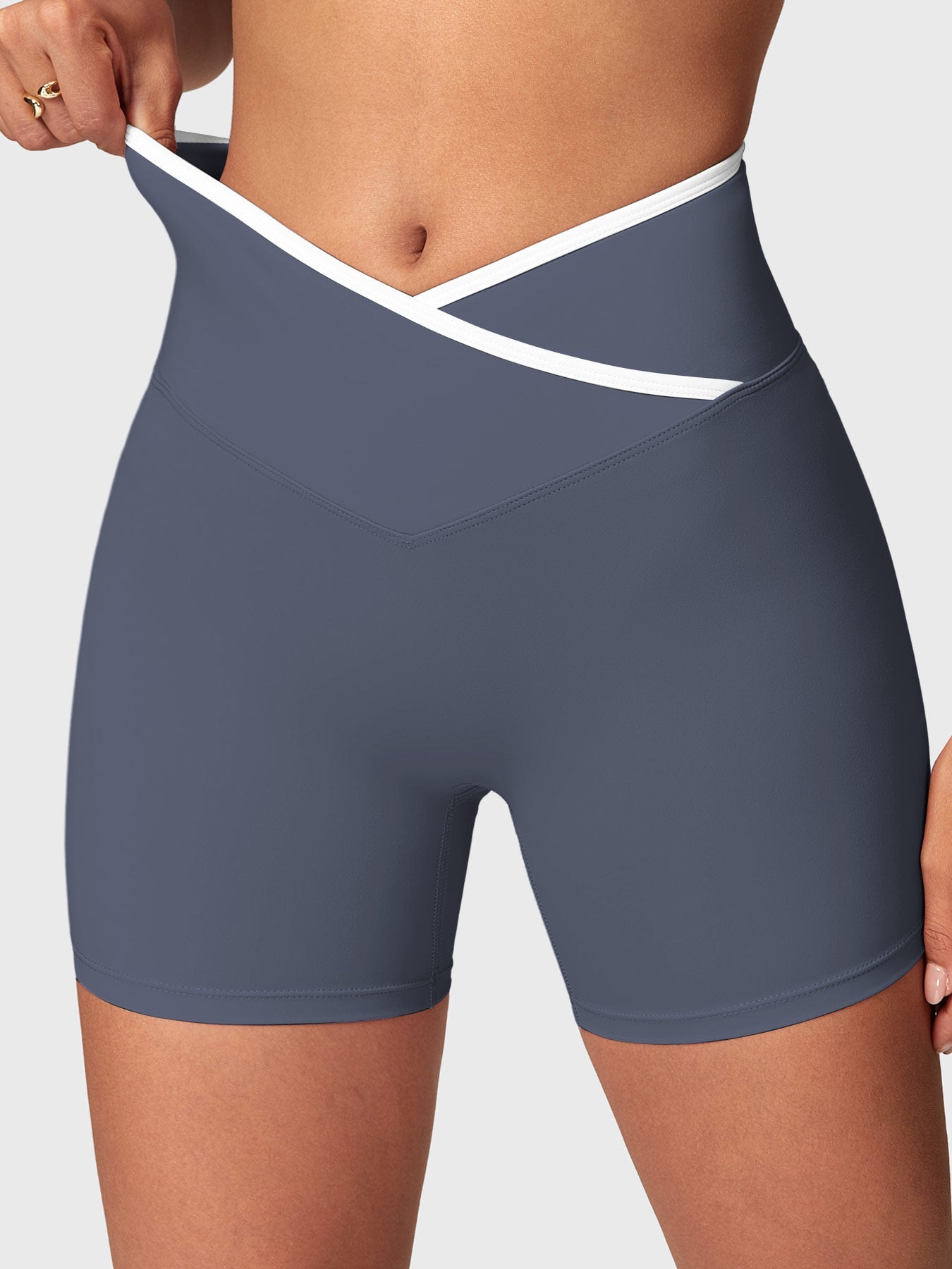 Yeoreo Alberta Contrast Trim Shorts