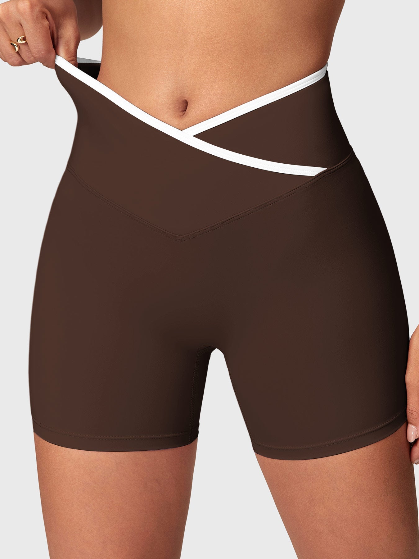 Yeoreo Alberta Contrast Trim Shorts