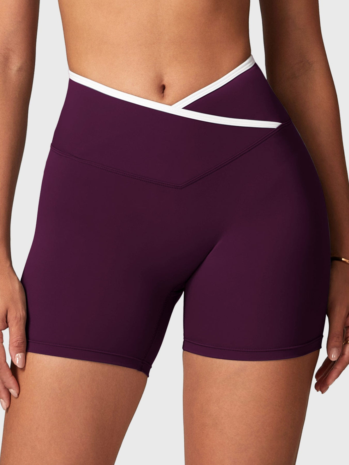 Yeoreo Alberta Contrast Trim Shorts
