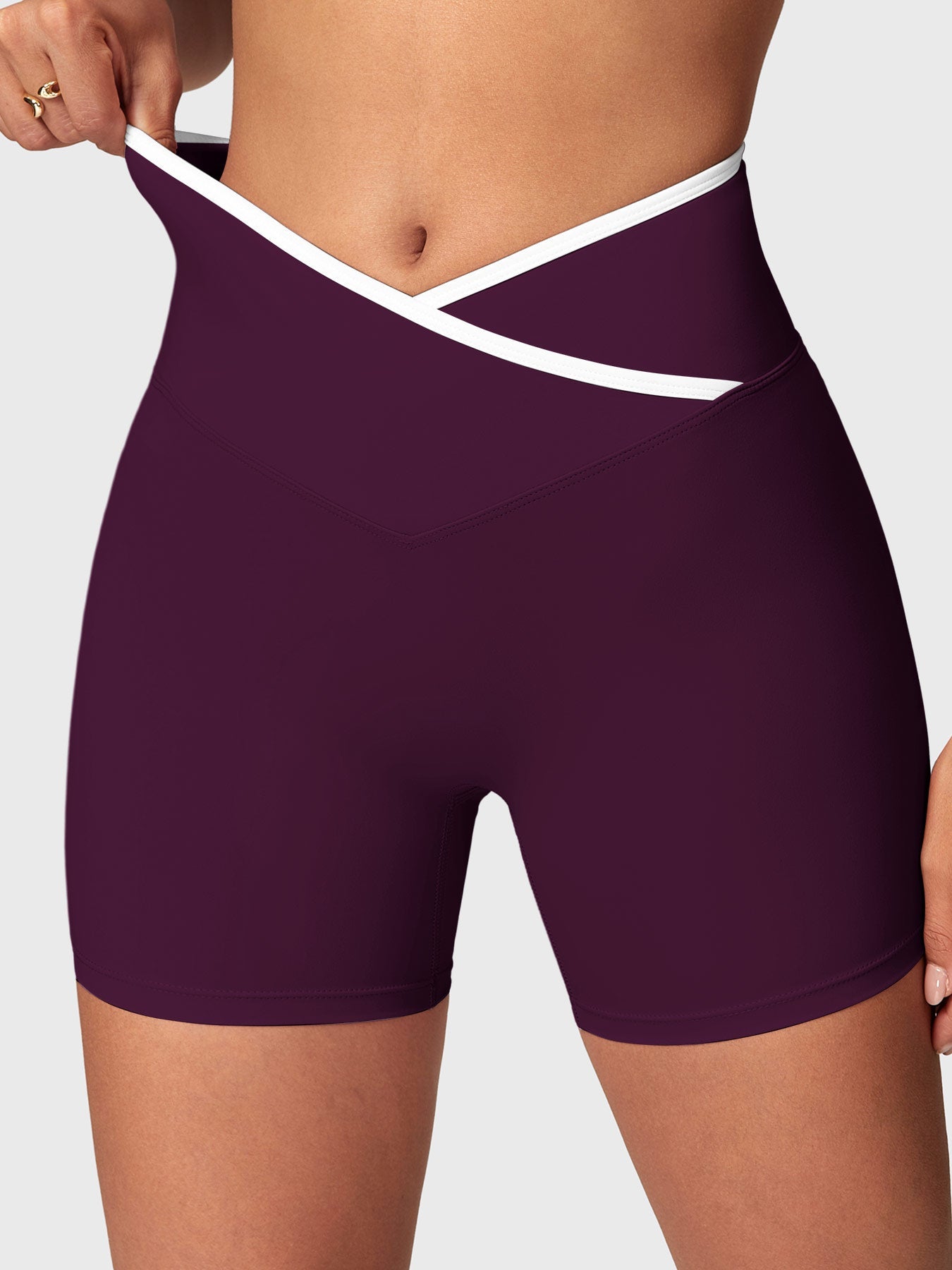 Yeoreo Alberta Contrast Trim Shorts