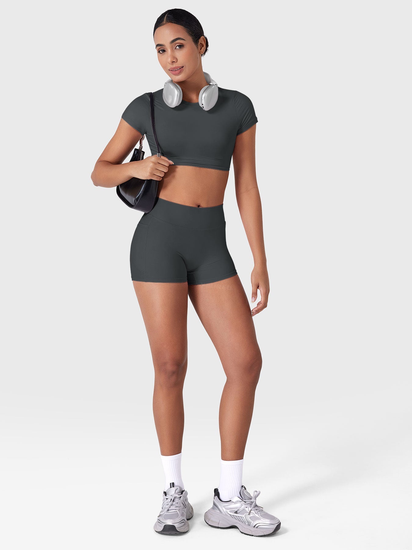 Yeoreo Eloiwen 3.6" Mid Rise Shorts with Pockets