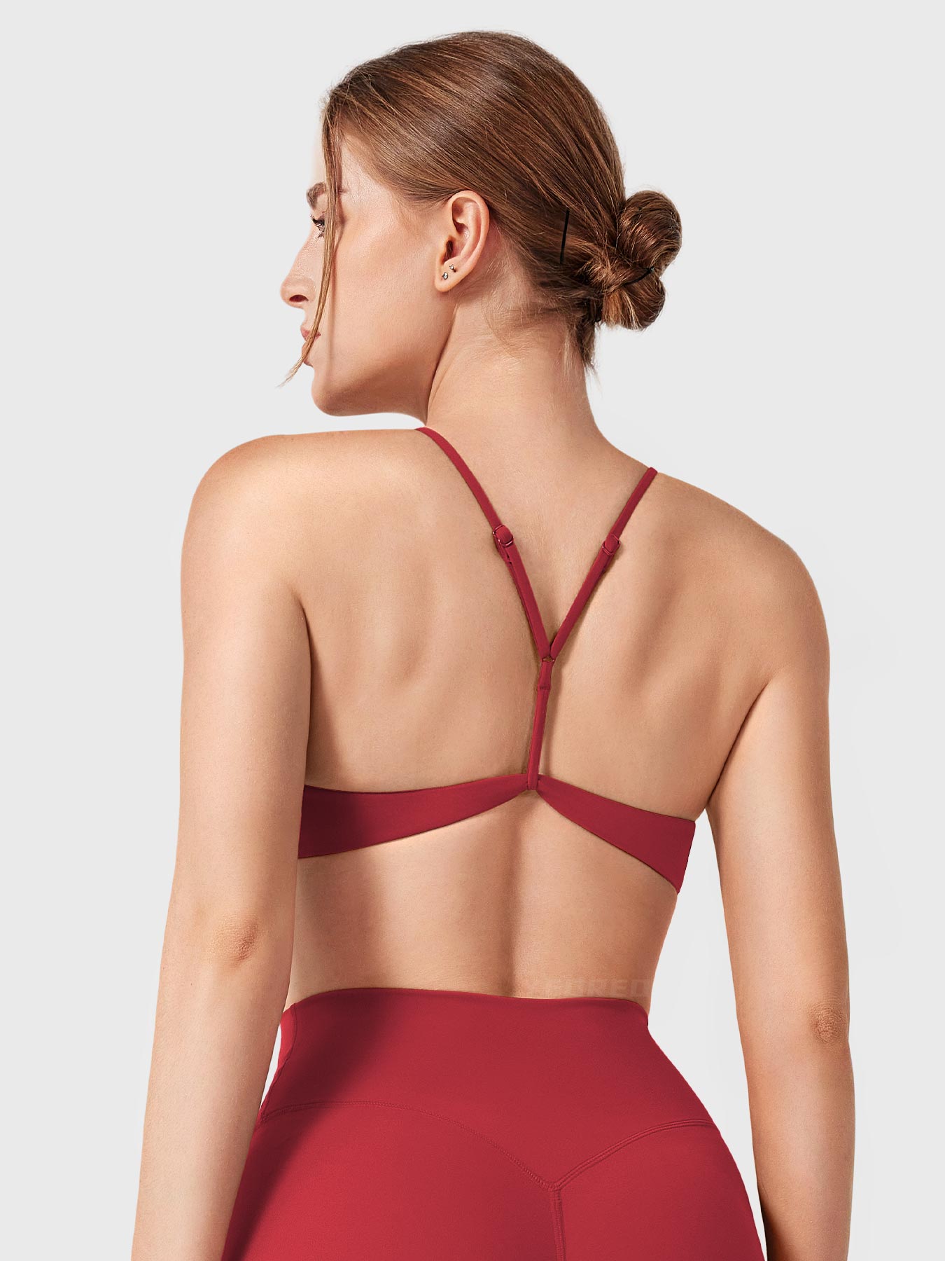 Yeoreo Zaahira V-Neck Adjustable Sports Bra