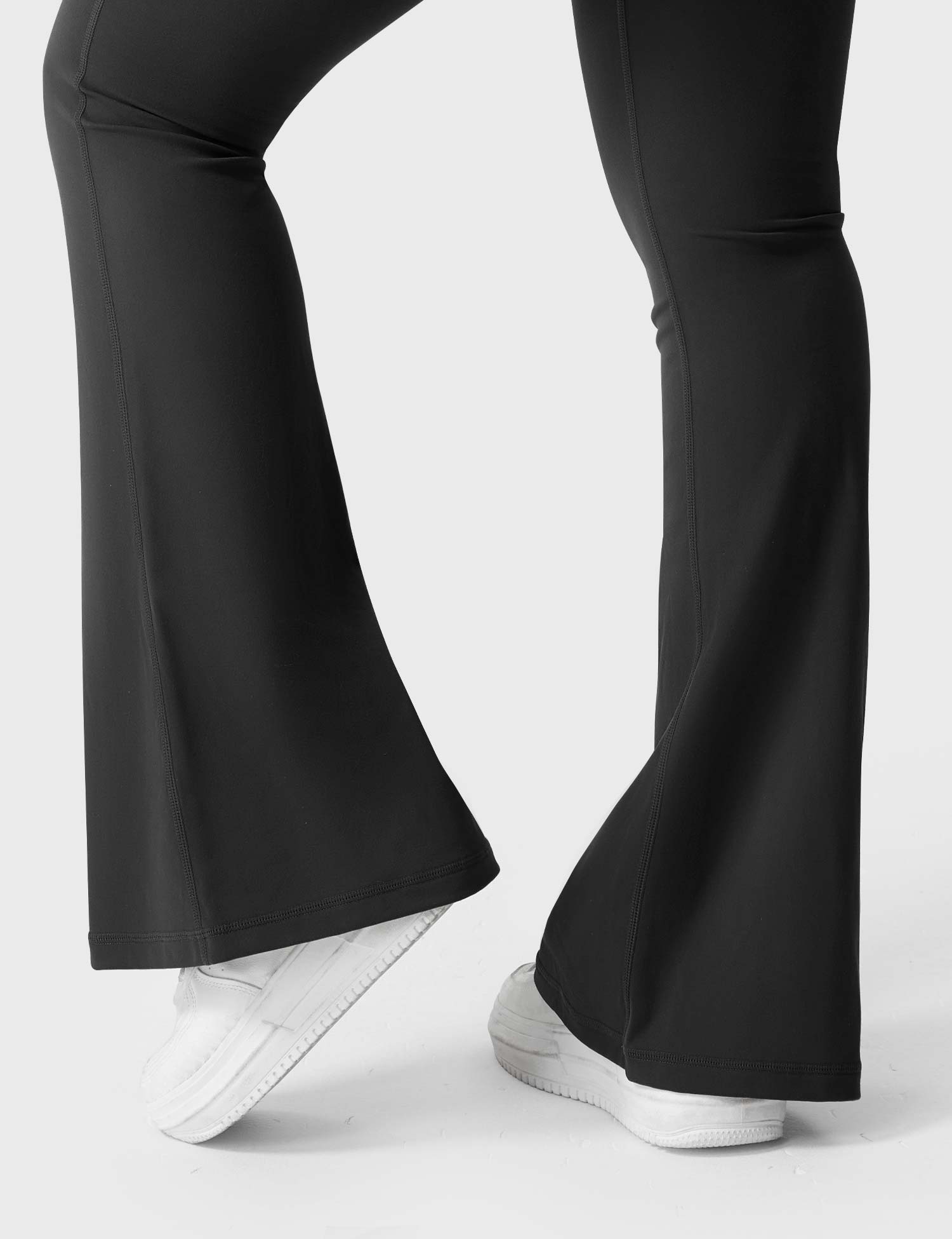 Yeoreo Brittany 30" Flared Leggings with Pockets