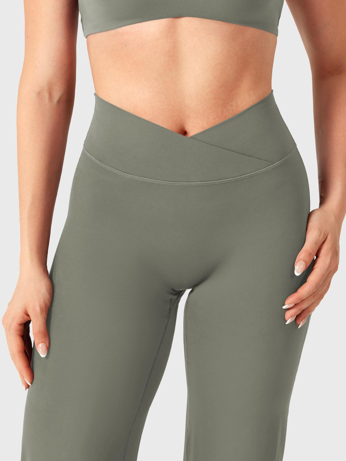 Yeoreo Eddiy 31.5" V-waistband Straight Leggings