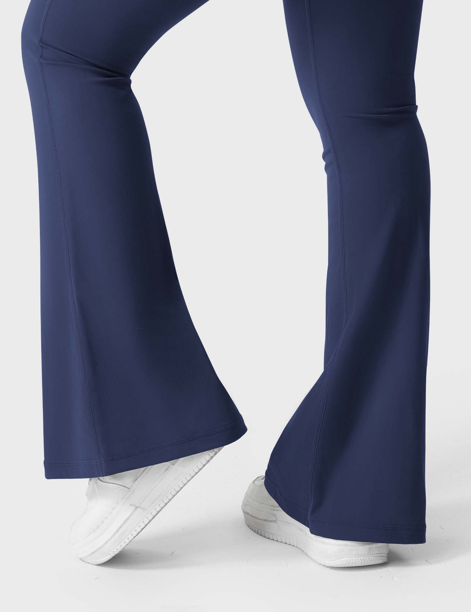 Yeoreo Brittany 30" Flared Leggings with Pockets