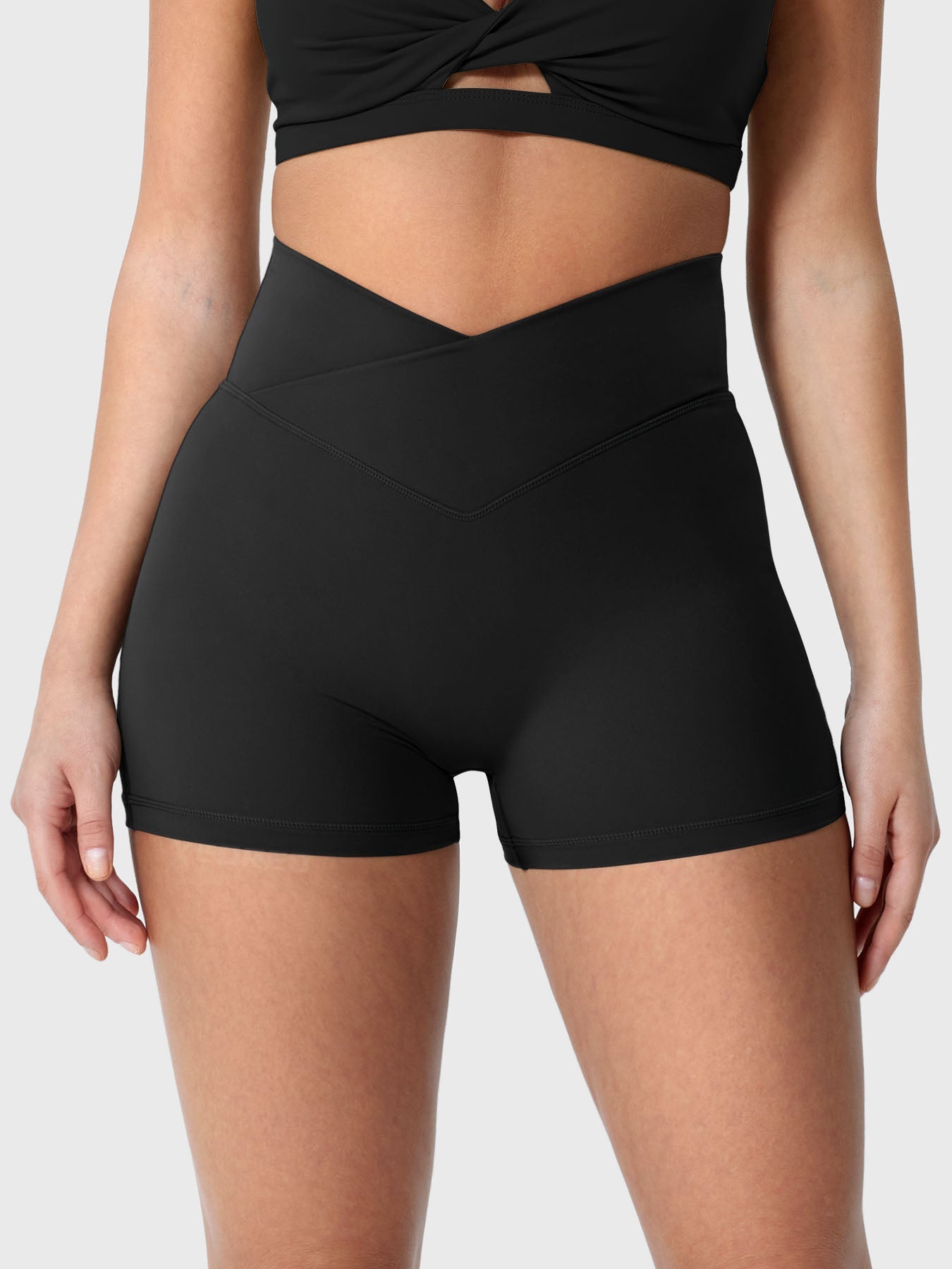 Yeoreo V-waistband Charm 3.6" Shorts