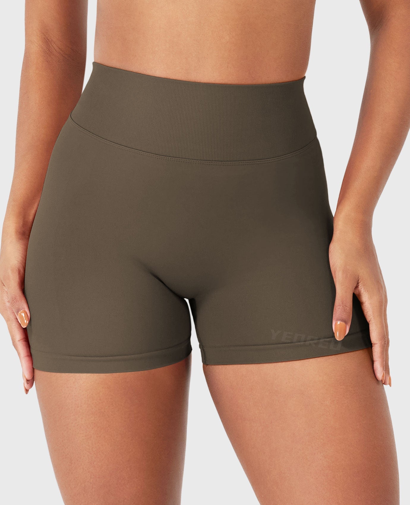 Yeoreo SoftHue 3.6" V-back Seamless Shorts