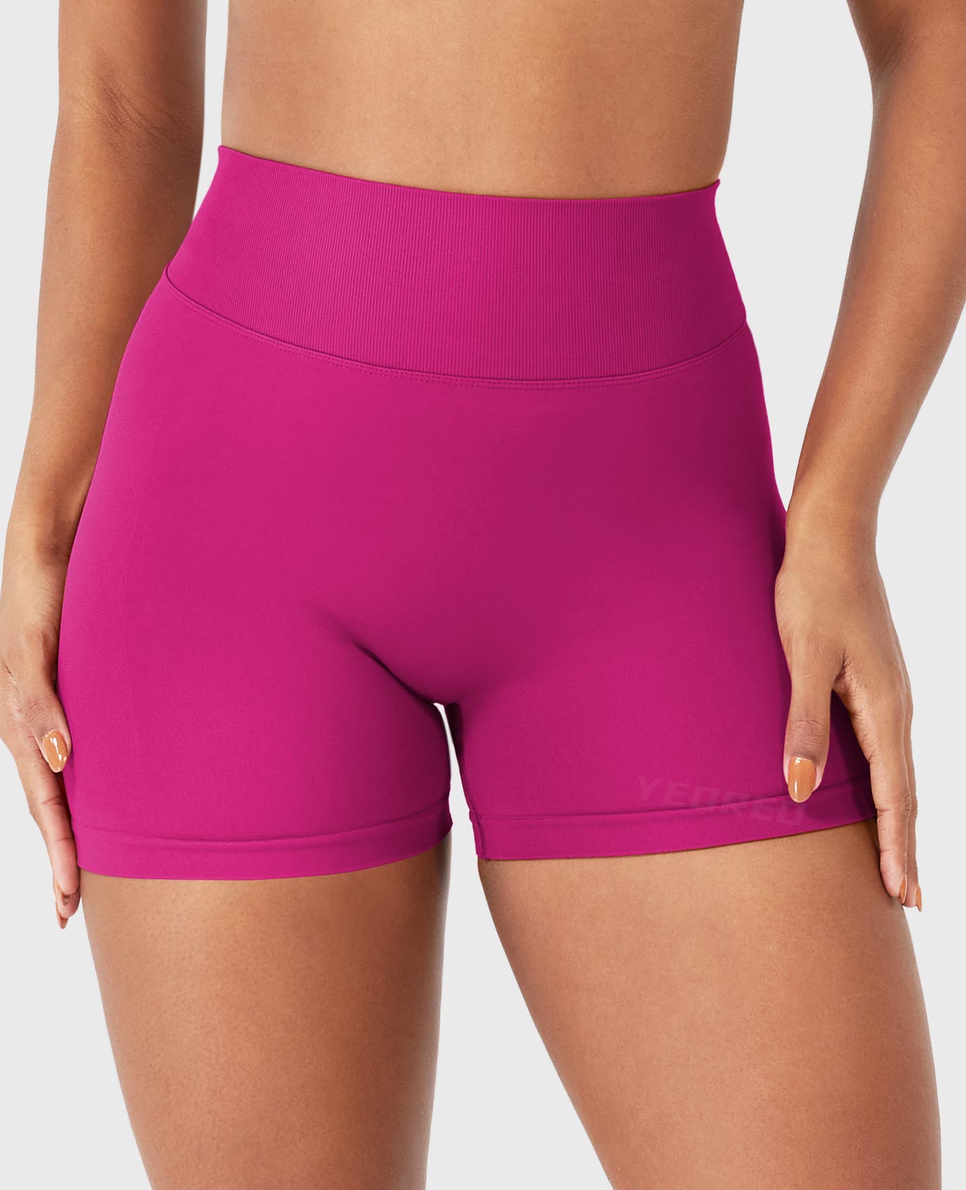 Yeoreo SoftHue 3.6" V-back Seamless Shorts